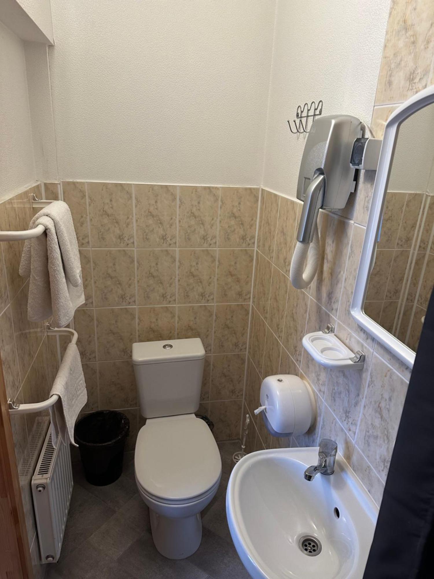 Cill Easy Hotel With Self Check-In Адажи Экстерьер фото